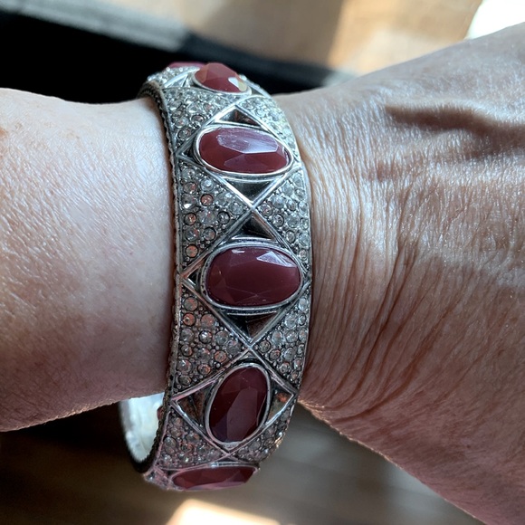 Bracelet with silver toned background   Diamond and gem stone design. - Picture 6 of 7